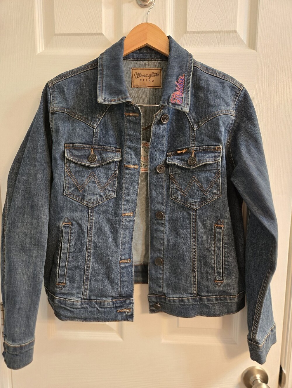 Women's Large Wrangler Blue Denim Jacket with UF University Of Florida Gators